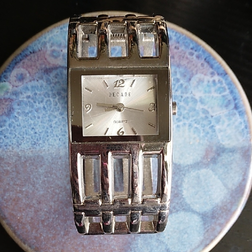 Decade Silver Quartz Bangle Bracelet Watch